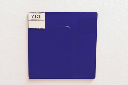 什么是选择吸收型紫色玻璃